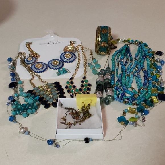Jewelry - Lot of Assorted Costume Jeweley